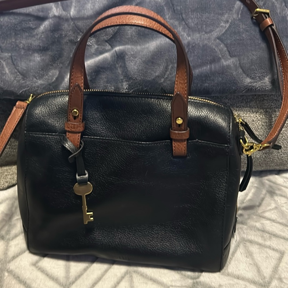 Fossil leather handbag with detachable shoulder strap